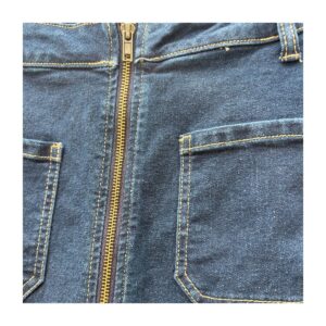 Falda mini en denim de Sincerly Jules con cierre frontal y corte A. Talla 30 y look urbano