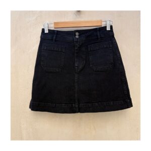 Falda mini Madewell en denim negro y talla 0. Con doble botón. estilo efortless chic