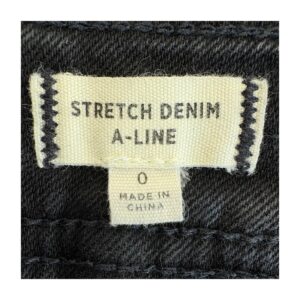 Falda mini Madewell en denim negro y talla 0. Con doble botón. estilo efortless chic