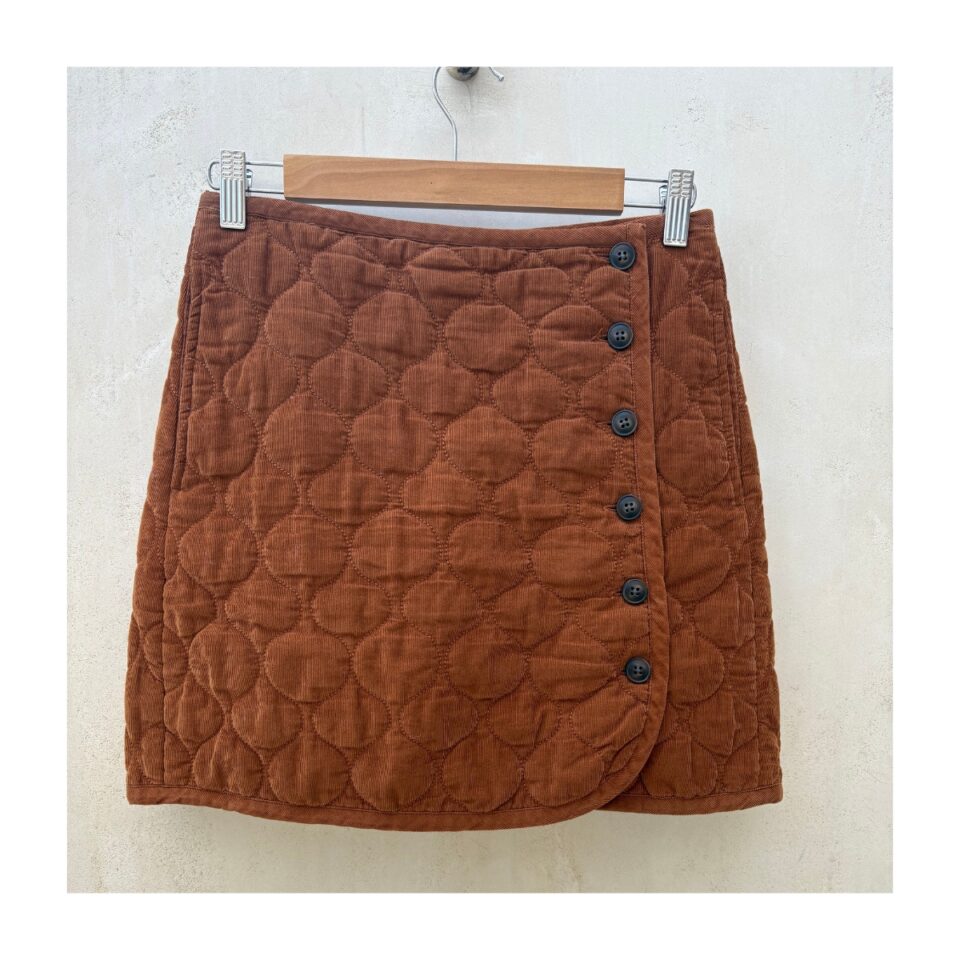 Quilted Corduroy Skirt. Falda tipo pana alcochada marca madewell en talla s color terracota. estilo boho chic