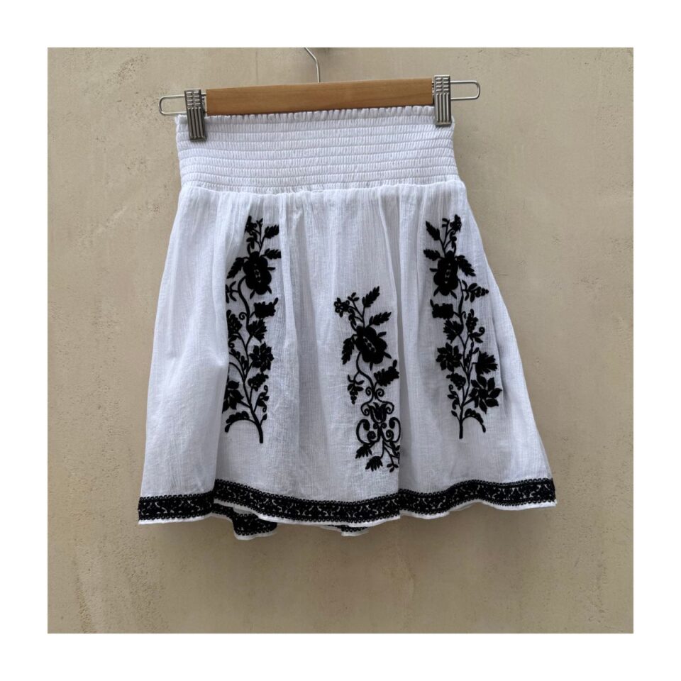 J.Crew Embroidered Gauze Skirt: falda de gasa con bordados artesanales confeccionada en 100% algodón. Talla S y estilo boho chic