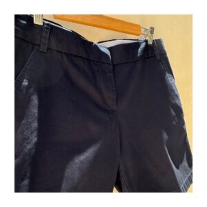Shorts clásicos Chino de segunda mano marca J.Crew en color azul marino talla 10. stilo preppy ideales para verano. ropa usada en perfecto estado
