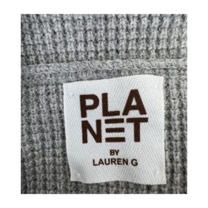 Pullover Planet by Lauren G gris ceniza OS, tejido waffle de algodón pima peruano con cowl neck y bolsillos simulados. de segunda mano curado por Amelie
