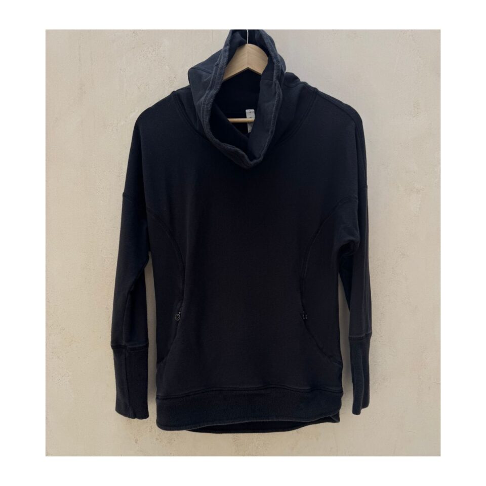 Lululemon Rest Day negro talla 4 con cuello alto y bolsillos tipo canguro. De segunda mano curada por Amelie