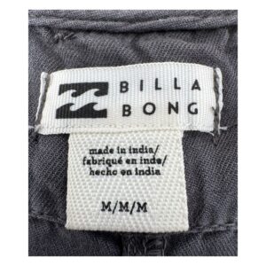 Romper Billabong Wild Pursuit de segunda mano en gris carbón con tirantes ajustables y bolsillos, talla M. Ropa usada