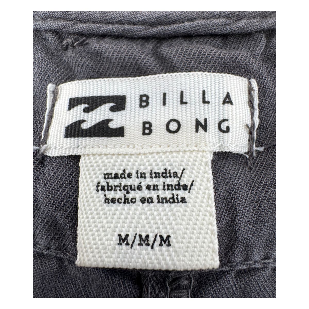 Romper Billabong Wild Pursuit de segunda mano en gris carbón con tirantes ajustables y bolsillos, talla M. Ropa usada