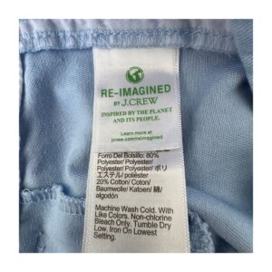 Shortde segunda mano chino azul claro de mujer J.Crew Factory, largo 7 pulgadas, con bolsillos delanteros y pretina con trabillas, talla 12. Ropa usada en perfecto estado