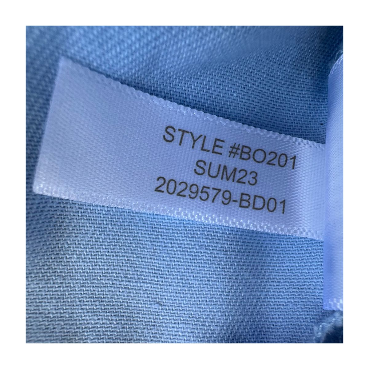 Shortde segunda mano chino azul claro de mujer J.Crew Factory, largo 7 pulgadas, con bolsillos delanteros y pretina con trabillas, talla 12. Ropa usada en perfecto estado