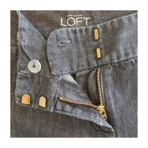Short denim obscro 100% algodón de la marca Loft talla 30. Look urbano, streetwear