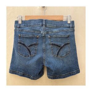 Short denim White House Black Market en azul medio, talla 2 (S). Ideales para looks veraniegos