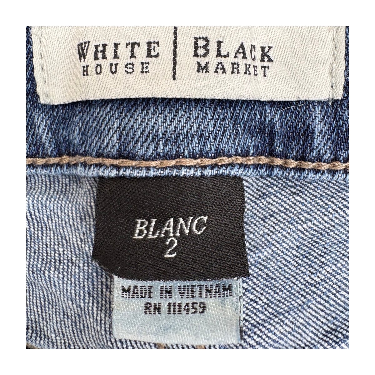 Short denim White House Black Market en azul medio, talla 2 (S). Ideales para looks veraniegos