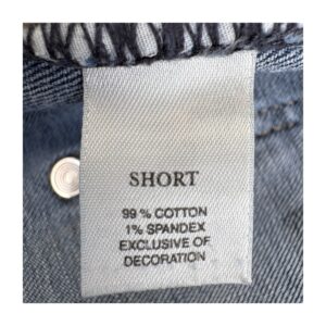 Short denim White House Black Market en azul medio, talla 2 (S). Ideales para looks veraniegos