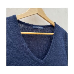 Sweater de segunda mano Andi Mohair V-Neck Brandy Melville en azul marino, mezcla de mohair y lana, escote en V, talla xs