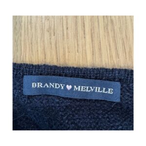 Sweater de segunda mano Andi Mohair V-Neck Brandy Melville en azul marino, mezcla de mohair y lana, escote en V, talla xs