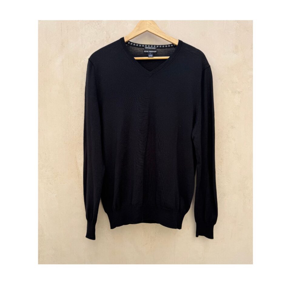 suéter negro de segunda mano de lana merino italiana cuello v club monaco talla m. Ropa usada curada por Amelie