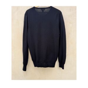 suéter negro de segunda mano de lana merino italiana cuello v club monaco talla m. Ropa usada curada por Amelie