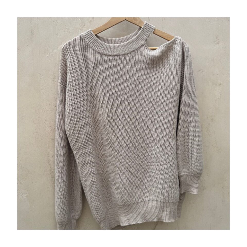 Sweater sin hombro tejido en lana de la marca Velvet by Graham Spencer, estilo minimalista,de segunda mano premium. preloved. Talla S