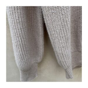 Sweater sin hombro tejido en lana de la marca Velvet by Graham Spencer, estilo minimalista,de segunda mano premium. preloved. Talla S