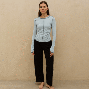 top deportivo de free people. color azul cielo talla S. athleisure