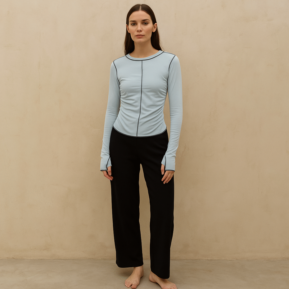 top deportivo de free people. color azul cielo talla S. athleisure