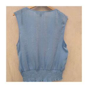 Top sin mangas azul celeste, ropa usada de Laundry by Shelli Segal con escote en V, botones forrados y cintura smock en talla M. de segunda mano