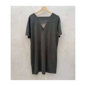 vestido camisero de algodón -segunda mano-100% color verde oliva de la marca COS, diseño minimalista con escote en V profundo, manga corta y detalle cruzado en espalda, talla M. ropa usada