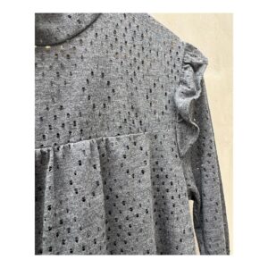 vestido corto BCBGeneration en gris melange, calado y con volantes. Talla S estilo soft girl