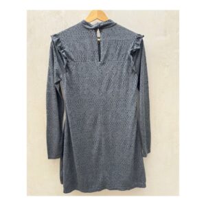 vestido corto BCBGeneration en gris melange, calado y con volantes. Talla S estilo soft girl
