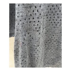 vestido corto BCBGeneration en gris melange, calado y con volantes. Talla S estilo soft girl