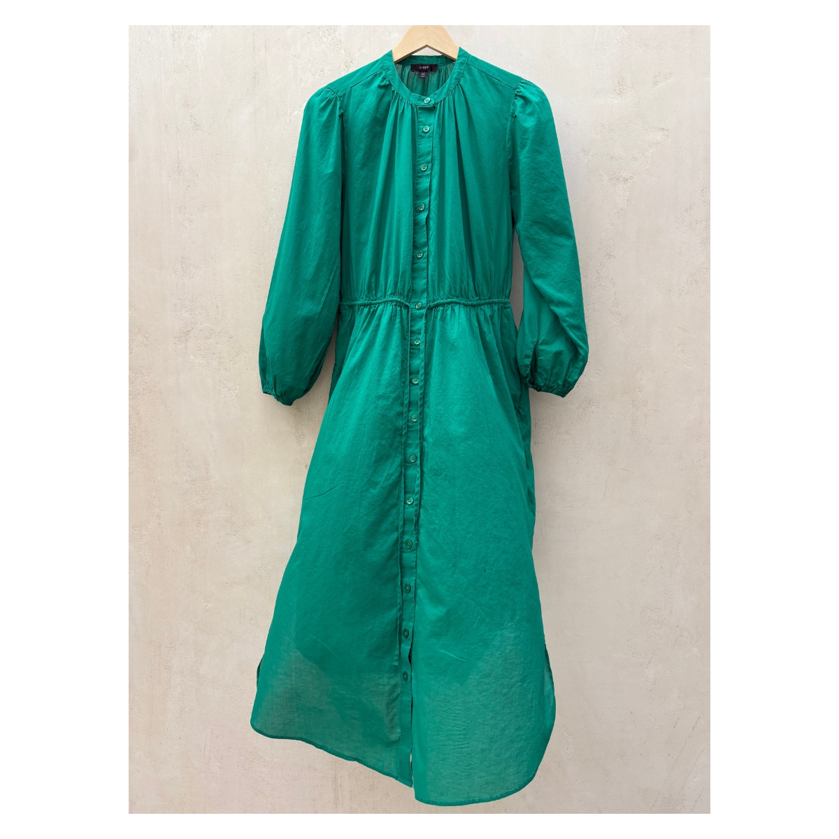 Vestido 100% algodón semi transparente en color verde botella. Talla 6 (S) ideal para verano y vacaciones. estilo preppy y minimalista