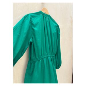 Vestido 100% algodón semi transparente en color verde botella. Talla 6 (S) ideal para verano y vacaciones. estilo preppy y minimalista