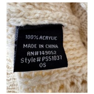 Bolso tejido en marfil con calados artesanales. Ideal para resort, playa y verano