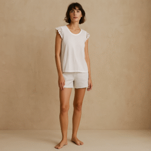 Blusa blanca C&C California con mangas de crochet, ideal para paseos costeros, talla S y mexcla de algodón. estilo coastal grandama
