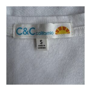 Blusa blanca C&C California con mangas de crochet, ideal para paseos costeros, talla S y mexcla de algodón. estilo coastal grandama