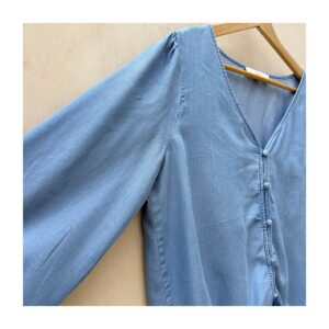 Blusa Lyocell azul LOFT en azul chambray y talla M. Estilo mediterráneo