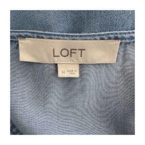 Blusa Lyocell azul LOFT en azul chambray y talla M. Estilo mediterráneo