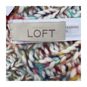 Bufanda infinita de Loft. En punto acanalado con explosión multicolor controlada. Aesthetic soft winter que fusiona arte abstracto y confort urbano.