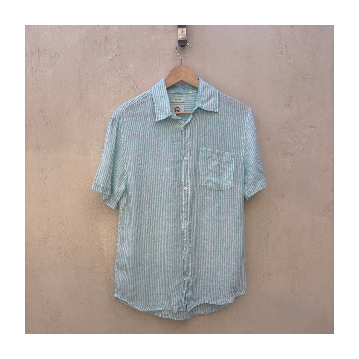 Camisa lino rayas verdes marca Panama Jack, talla S . Hecho en India y estilo Coastal Grandma.