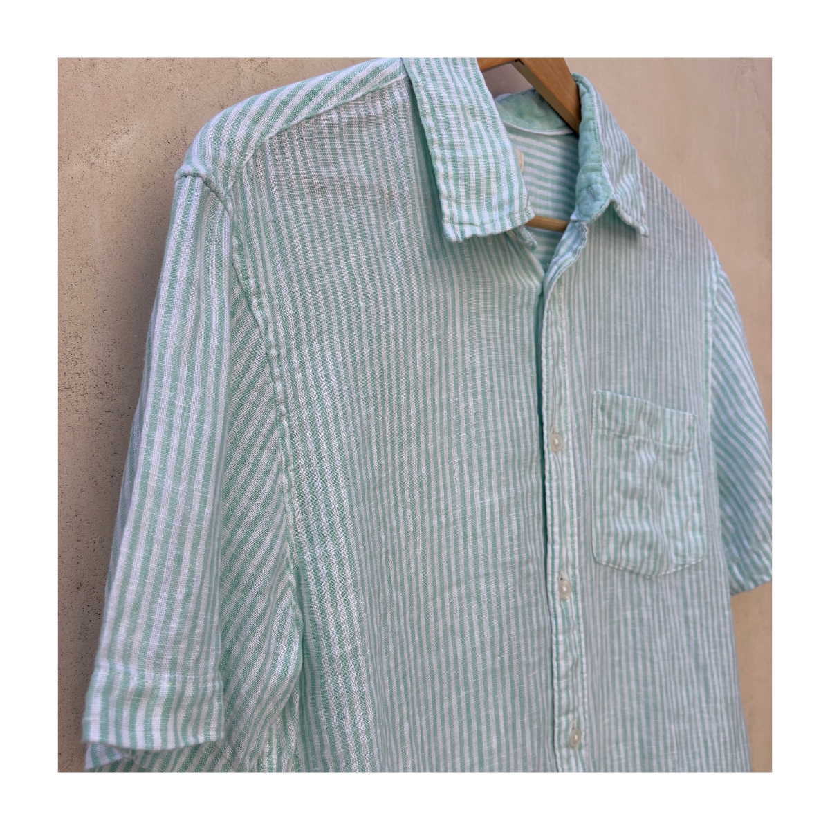 Camisa lino rayas verdes marca Panama Jack, talla S . Hecho en India y estilo Coastal Grandma.