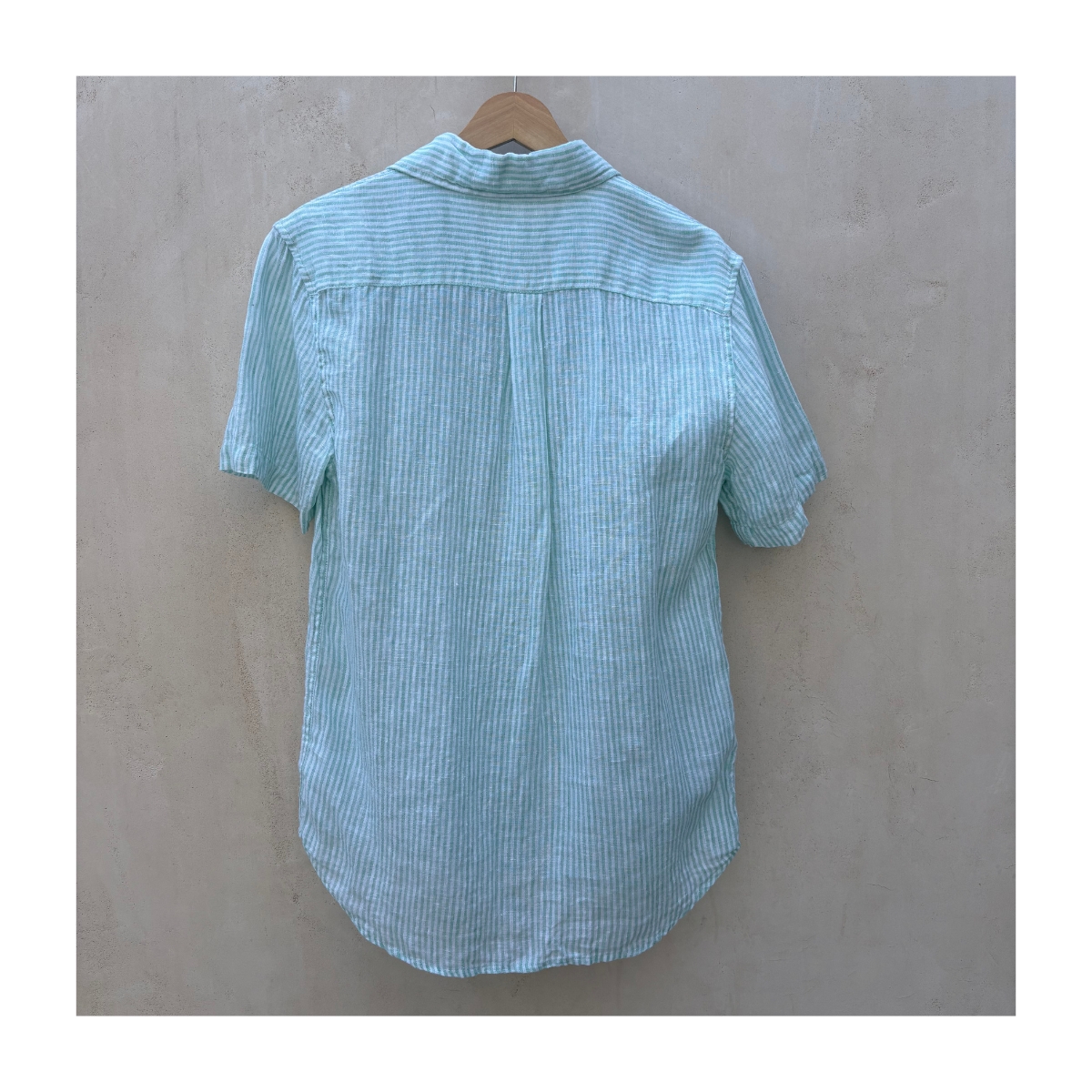 Camisa lino rayas verdes marca Panama Jack, talla S . Hecho en India y estilo Coastal Grandma.