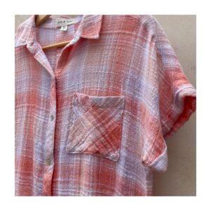 Camisa Cloth & Stone en tones coral, lavanda y crema. Talla S Estilo prairie