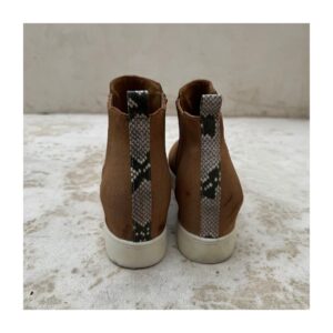 Chelsea boot dolce vita de gamuza en color caramelo y talla 9US, preppy style