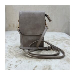 Crossbody Phone Wallet Evelyn en piel vegana de Bostanten. color gris topo. look urbano