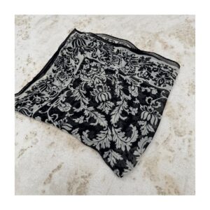 Pañuelo damasco en seda japonesa con patrón victoriano. estilo dark academia