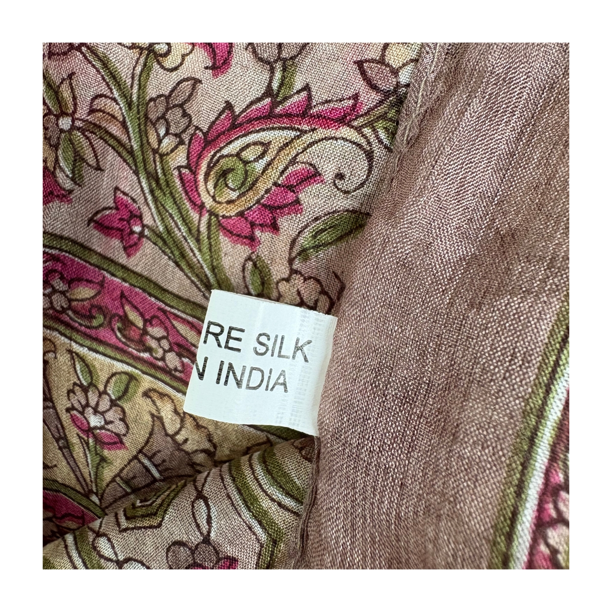 Foulard en 100% seda. Hecho en India, estilo romántico.