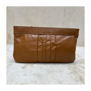 Clutch true vintage piel genuina en color camel. Manufactura premium de los años setentas. Old money