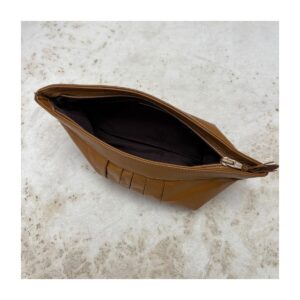 Clutch true vintage piel genuina en color camel. Manufactura premium de los años setentas. Old money