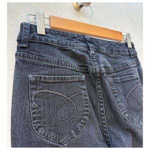 Jeans denim negro Chico's de su línea platinum en textura vintage wash y talla 00