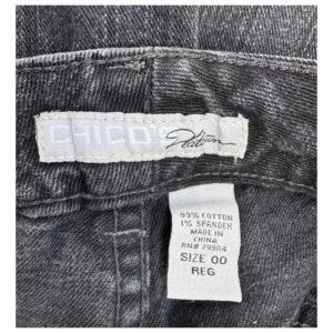 Jeans denim negro Chico's de su línea platinum en textura vintage wash y talla 00