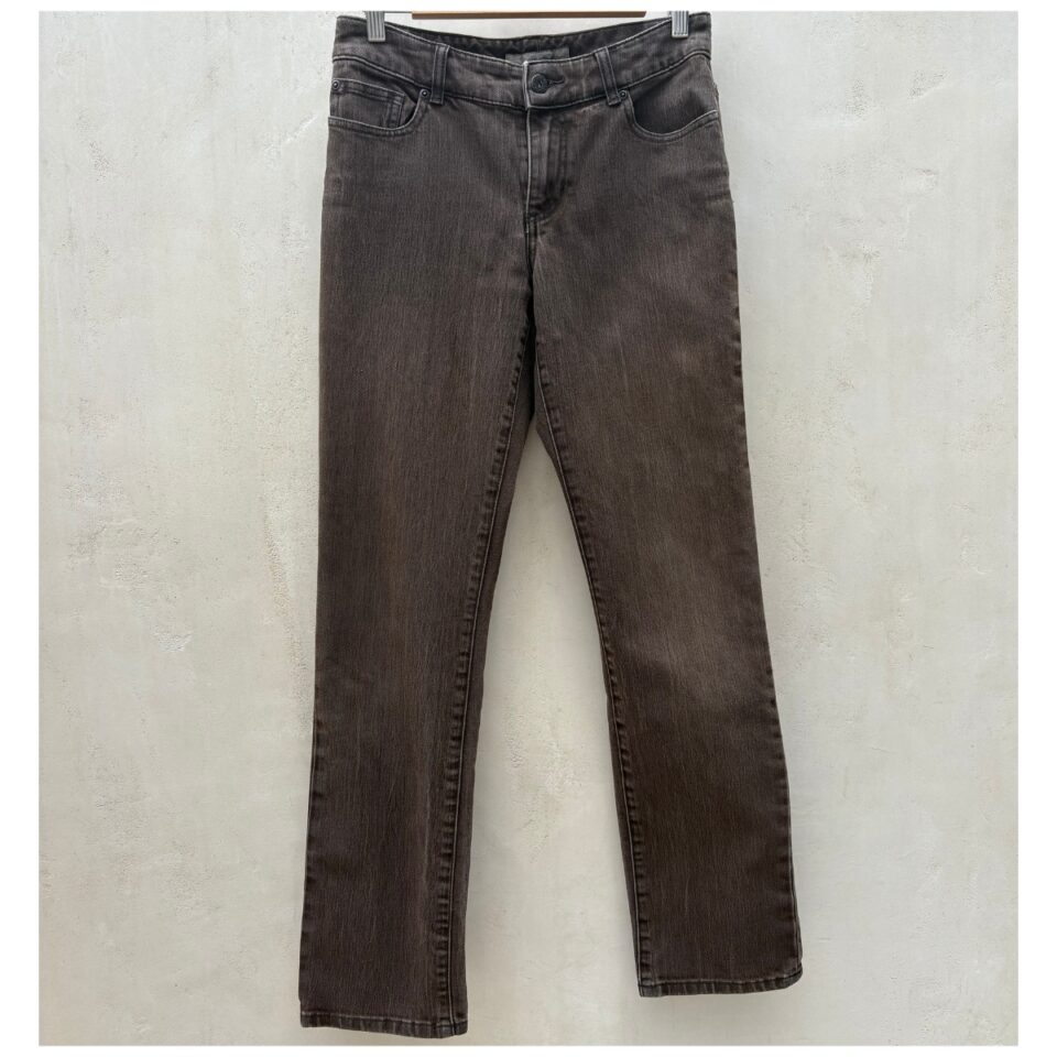 Denim Platinum chocolate glacé, marca Chico's mid rise y corte recto en talla 0